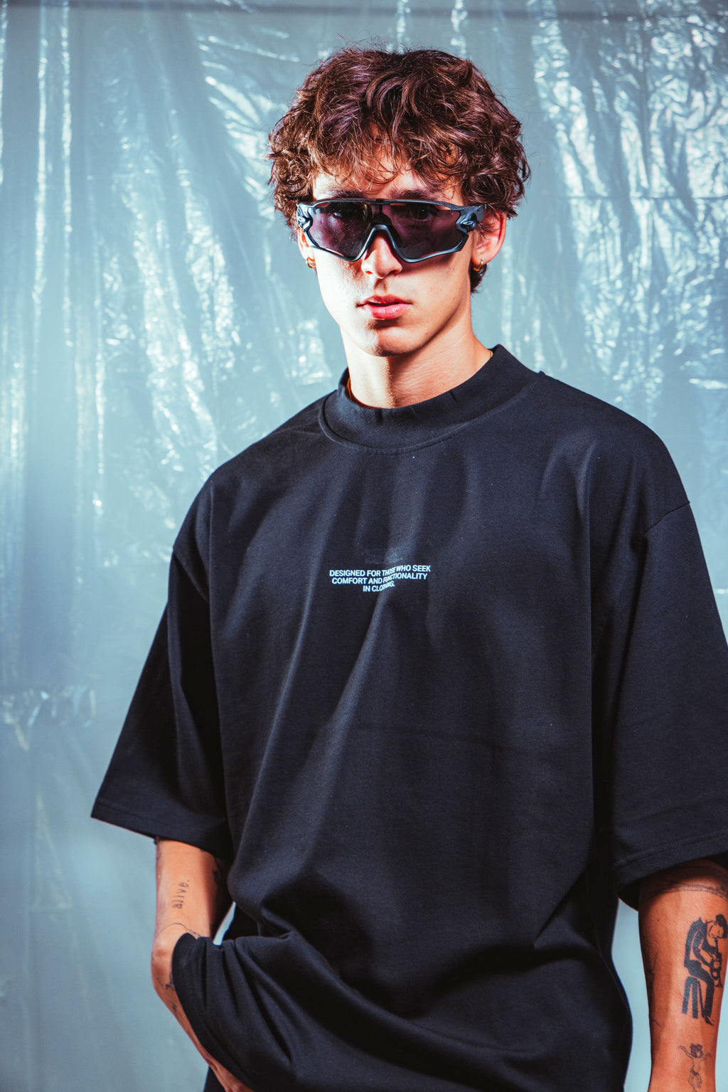 ICONIC OVERSIZED MOCK NECK TEE